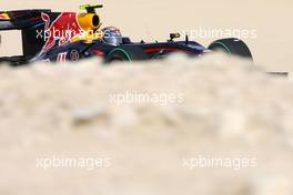 24.04.2009 Manama, Bahrain,  Sebastian Vettel (GER), Red Bull Racing  - Formula 1 World Championship, Rd 4, Bahrain Grand Prix, Friday Practice