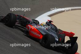 24.04.2009 Manama, Bahrain,  Lewis Hamilton (GBR), McLaren Mercedes, MP4-24 - Formula 1 World Championship, Rd 4, Bahrain Grand Prix, Friday Practice