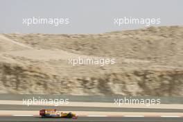 24.04.2009 Manama, Bahrain,  Fernando Alonso (ESP), Renault F1 Team  - Formula 1 World Championship, Rd 4, Bahrain Grand Prix, Friday Practice