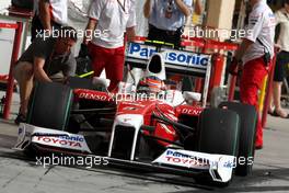 24.04.2009 Manama, Bahrain,  Timo Glock (GER), Toyota F1 Team - Formula 1 World Championship, Rd 4, Bahrain Grand Prix, Friday Practice