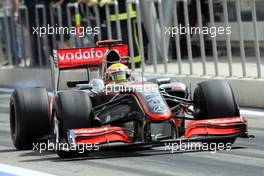 24.04.2009 Manama, Bahrain,  Lewis Hamilton (GBR), McLaren Mercedes - Formula 1 World Championship, Rd 4, Bahrain Grand Prix, Friday Practice