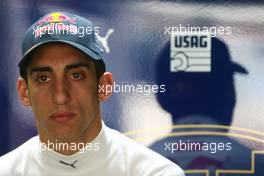 24.04.2009 Manama, Bahrain,  Sebastien Buemi (SUI), Scuderia Toro Rosso  - Formula 1 World Championship, Rd 4, Bahrain Grand Prix, Friday Practice