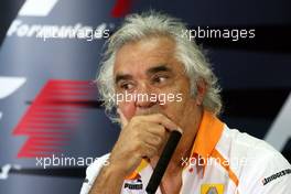 24.04.2009 Manama, Bahrain,  Flavio Briatore (ITA), Renault F1 Team, Team Chief, Managing Director - Formula 1 World Championship, Rd 4, Bahrain Grand Prix, Friday Press Conference