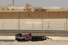 24.04.2009 Manama, Bahrain,  Sebastian Bourdais (FRA), Scuderia Toro Rosso, STR4, STR04, STR-04 - Formula 1 World Championship, Rd 4, Bahrain Grand Prix, Friday Practice