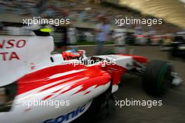 26.04.2009 Manama, Bahrain,  Timo Glock (GER), Toyota F1 Team, TF109 - Formula 1 World Championship, Rd 4, Bahrain Grand Prix, Sunday Pre-Race Grid