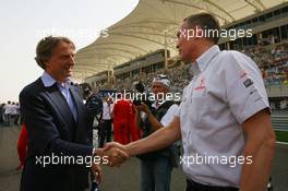 26.04.2009 Manama, Bahrain,  Luca di Montezemolo (ITA), Scuderia Ferrari, FIAT Chairman and President of Ferrari and Martin Whitmarsh (GBR), McLaren, Chief Executive Officer - Formula 1 World Championship, Rd 4, Bahrain Grand Prix, Sunday Pre-Race Grid