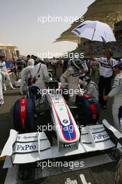 26.04.2009 Manama, Bahrain,  Nick Heidfeld (GER), BMW Sauber F1 Team - Formula 1 World Championship, Rd 4, Bahrain Grand Prix, Sunday Pre-Race Grid