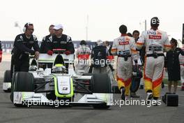 26.04.2009 Manama, Bahrain,  Jenson Button (GBR), Brawn GP  - Formula 1 World Championship, Rd 4, Bahrain Grand Prix, Sunday Pre-Race Grid