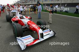 26.04.2009 Manama, Bahrain,  Jarno Trulli (ITA), Toyota Racing, TF109 - Formula 1 World Championship, Rd 4, Bahrain Grand Prix, Sunday Pre-Race Grid