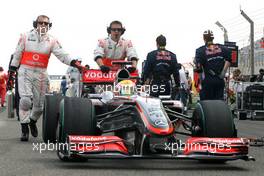 26.04.2009 Manama, Bahrain,  Lewis Hamilton (GBR), McLaren Mercedes  - Formula 1 World Championship, Rd 4, Bahrain Grand Prix, Sunday Pre-Race Grid
