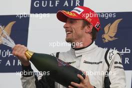 26.04.2009 Manama, Bahrain,  Jenson Button (GBR), Brawn GP - Formula 1 World Championship, Rd 4, Bahrain Grand Prix, Sunday Podium