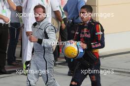 26.04.2009 Manama, Bahrain,  Rubens Barrichello (BRA), Brawn GP and Sébastien Buemi (SUI), Scuderia Toro Rosso - Formula 1 World Championship, Rd 4, Bahrain Grand Prix, Sunday Podium
