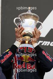 26.04.2009 Manama, Bahrain,  Sebastian Vettel (GER), Red Bull Racing kisses the trophy - Formula 1 World Championship, Rd 4, Bahrain Grand Prix, Sunday Podium