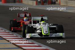 26.04.2009 Manama, Bahrain,  Jenson Button (GBR), Brawn GP, BGP001, BGP 001 and Felipe Massa (BRA), Scuderia Ferrari, F60 - Formula 1 World Championship, Rd 4, Bahrain Grand Prix, Sunday Race