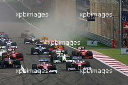26.04.2009 Manama, Bahrain,  Start of the race, Jarno Trulli (ITA), Toyota Racing, TF109 and Timo Glock (GER), Toyota F1 Team, TF109  - Formula 1 World Championship, Rd 4, Bahrain Grand Prix, Sunday Race