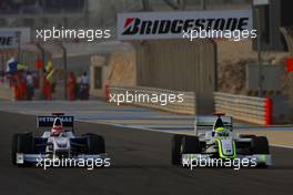 26.04.2009 Manama, Bahrain,  Jenson Button (GBR), Brawn GP, BGP001, BGP 001 and Robert Kubica (POL), BMW Sauber F1 Team, F1.09 - Formula 1 World Championship, Rd 4, Bahrain Grand Prix, Sunday Race
