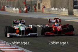 26.04.2009 Manama, Bahrain,  Giancarlo Fisichella (ITA), Force India F1 Team, VJM-02, VJM02, VJM 02 and Felipe Massa (BRA), Scuderia Ferrari, F60 - Formula 1 World Championship, Rd 4, Bahrain Grand Prix, Sunday Race