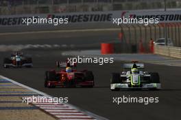 26.04.2009 Manama, Bahrain,  Jenson Button (GBR), Brawn GP, BGP001, BGP 001 and Felipe Massa (BRA), Scuderia Ferrari, F60 - Formula 1 World Championship, Rd 4, Bahrain Grand Prix, Sunday Race