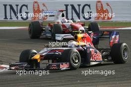 26.04.2009 Manama, Bahrain,  Sebastian Vettel (GER), Red Bull Racing and Jarno Trulli (ITA), Toyota F1 Team  - Formula 1 World Championship, Rd 4, Bahrain Grand Prix, Sunday Race