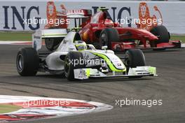 26.04.2009 Manama, Bahrain,  Rubens Barrichello (BRA), Brawn GP and Kimi Raikkonen (FIN), Räikkönen, Scuderia Ferrari  - Formula 1 World Championship, Rd 4, Bahrain Grand Prix, Sunday Race