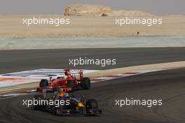 26.04.2009 Manama, Bahrain,  Mark Webber (AUS), Red Bull Racing, RB5 and Felipe Massa (BRA), Scuderia Ferrari, F60 - Formula 1 World Championship, Rd 4, Bahrain Grand Prix, Sunday Race