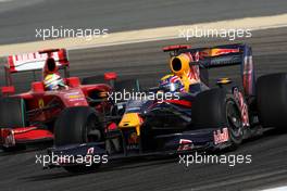 26.04.2009 Manama, Bahrain,  Mark Webber (AUS), Red Bull Racing, RB5 leads Felipe Massa (BRA), Scuderia Ferrari, F60 - Formula 1 World Championship, Rd 4, Bahrain Grand Prix, Sunday Race