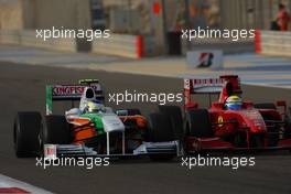 26.04.2009 Manama, Bahrain,  Giancarlo Fisichella (ITA), Force India F1 Team, VJM-02, VJM02, VJM 02 and Felipe Massa (BRA), Scuderia Ferrari, F60 - Formula 1 World Championship, Rd 4, Bahrain Grand Prix, Sunday Race