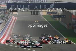 26.04.2009 Manama, Bahrain,  Start of the race, Jarno Trulli (ITA), Toyota Racing, TF109 and Timo Glock (GER), Toyota F1 Team, TF109 - Formula 1 World Championship, Rd 4, Bahrain Grand Prix, Sunday Race