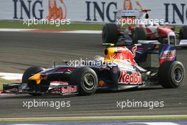 26.04.2009 Manama, Bahrain,  Sebastian Vettel (GER), Red Bull Racing and Jarno Trulli (ITA), Toyota F1 Team  - Formula 1 World Championship, Rd 4, Bahrain Grand Prix, Sunday Race