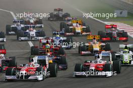 26.04.2009 Manama, Bahrain,  Start of the race, Timo Glock (GER), Toyota F1 Team, TF109 and Jarno Trulli (ITA), Toyota Racing, TF109 - Formula 1 World Championship, Rd 4, Bahrain Grand Prix, Sunday Race