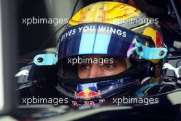 25.04.2009 Manama, Bahrain,  Sébastien Buemi (SUI), Scuderia Toro Rosso - Formula 1 World Championship, Rd 4, Bahrain Grand Prix, Saturday Practice