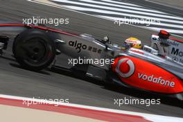 25.04.2009 Manama, Bahrain,  Lewis Hamilton (GBR), McLaren Mercedes - Formula 1 World Championship, Rd 4, Bahrain Grand Prix, Saturday Practice