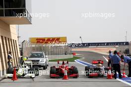 25.04.2009 Manama, Bahrain,  Jenson Button (GBR), Brawn GP, Kimi Raikkonen (FIN), Räikkönen, Scuderia Ferrari, Lewis Hamilton (GBR), McLaren Mercedes - Formula 1 World Championship, Rd 4, Bahrain Grand Prix, Saturday Qualifying