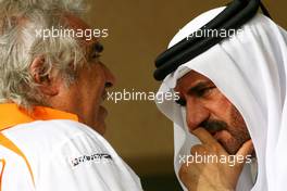 25.04.2009 Manama, Bahrain,  Flavio Briatore (ITA), Renault F1 Team, Team Chief, Managing Director and Mohammed bin Sulayem  - Formula 1 World Championship, Rd 4, Bahrain Grand Prix, Saturday