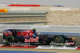 25.04.2009 Manama, Bahrain,  Sébastien Buemi (SUI), Scuderia Toro Rosso, STR4, STR04, STR-04 - Formula 1 World Championship, Rd 4, Bahrain Grand Prix, Saturday Qualifying