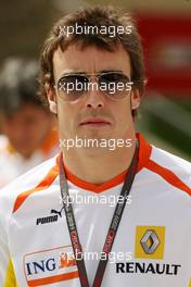 25.04.2009 Manama, Bahrain,  Fernando Alonso (ESP), Renault F1 Team - Formula 1 World Championship, Rd 4, Bahrain Grand Prix, Saturday
