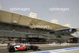 25.04.2009 Manama, Bahrain,  Lewis Hamilton (GBR), McLaren Mercedes  - Formula 1 World Championship, Rd 4, Bahrain Grand Prix, Saturday Practice