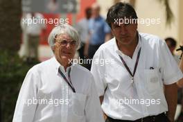 25.04.2009 Manama, Bahrain,  Bernie Ecclestone (GBR), Pasquale Lattuneddu (ITA), FOM, Formula One Management - Formula 1 World Championship, Rd 4, Bahrain Grand Prix, Saturday