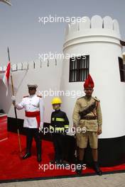 25.04.2009 Manama, Bahrain,  guards, atmosphere - Formula 1 World Championship, Rd 4, Bahrain Grand Prix, Saturday