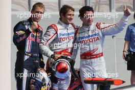 25.04.2009 Manama, Bahrain,  Sebastian Vettel (GER), Red Bull Racing, Jarno Trulli (ITA), Toyota Racing and Timo Glock (GER), Toyota F1 Team - Formula 1 World Championship, Rd 4, Bahrain Grand Prix, Saturday Qualifying