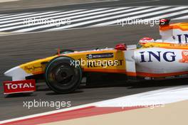 25.04.2009 Manama, Bahrain,  Fernando Alonso (ESP), Renault F1 Team, R29 - Formula 1 World Championship, Rd 4, Bahrain Grand Prix, Saturday Practice