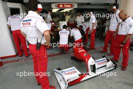 25.04.2009 Manama, Bahrain,  Timo Glock (GER), Toyota F1 Team  - Formula 1 World Championship, Rd 4, Bahrain Grand Prix, Saturday Practice