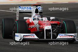 25.04.2009 Manama, Bahrain,  Jarno Trulli (ITA), Toyota Racing, TF109 - Formula 1 World Championship, Rd 4, Bahrain Grand Prix, Saturday Qualifying