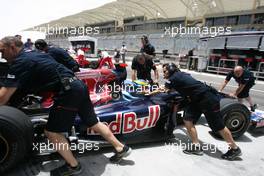 25.04.2009 Manama, Bahrain,  Sebastien Bourdais (FRA), Scuderia Toro Rosso  - Formula 1 World Championship, Rd 4, Bahrain Grand Prix, Saturday Practice
