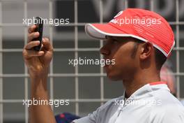 26.04.2009 Manama, Bahrain,  Lewis Hamilton (GBR), McLaren Mercedes - Formula 1 World Championship, Rd 4, Bahrain Grand Prix, Sunday