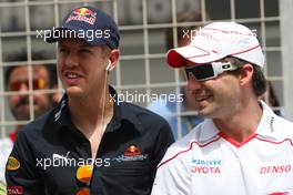 26.04.2009 Manama, Bahrain,  Sebastian Vettel (GER), Red Bull Racing and Timo Glock (GER), Toyota F1 Team - Formula 1 World Championship, Rd 4, Bahrain Grand Prix, Sunday