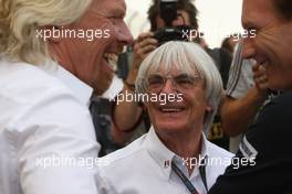 26.04.2009 Manama, Bahrain, Christian Horner (GBR), Red Bull Racing, Sporting Director, Sir Richard Branson (GBR) CEO of the Virgin Group and Bernie Ecclestone (GBR), President and CEO of Formula One Management - Formula 1 World Championship, Rd 4, Bahrain Grand Prix, Sunday