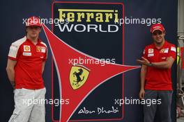 23.04.2009 Manama, Bahrain,  Kimi Raikkonen (FIN), Räikkönen, Scuderia Ferrari and Felipe Massa (BRA), Scuderia Ferrari  - Formula 1 World Championship, Rd 4, Bahrain Grand Prix, Thursday