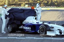 20.01.2009 Valencia, Spain, Nick Heidfeld (GER), BMW Sauber F1 Team and Robert Kubica (POL),  BMW Sauber F1 Team "unpacking" the new car - BMW Sauber F1.09 -  www.xpb.cc, EMail: info@xpb.cc - copy of publication required for printed pictures. Every used picture is fee-liable © Copyright: xpb.cc