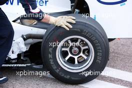 21.01.2009 Valencia, Spain, Technical detail, rear tyre, gloves Robert Kubica (POL),  BMW Sauber F1 Team - BMW Sauber F1.09 - Test day -  www.xpb.cc, EMail: info@xpb.cc - copy of publication required for printed pictures. Every used picture is fee-liable © Copyright: xpb.cc